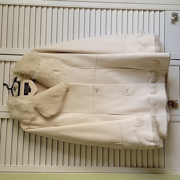 Novelti fur trim coat - Picture 1 of 13